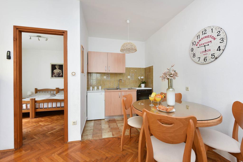 Adria Apartments Zara Esterno foto