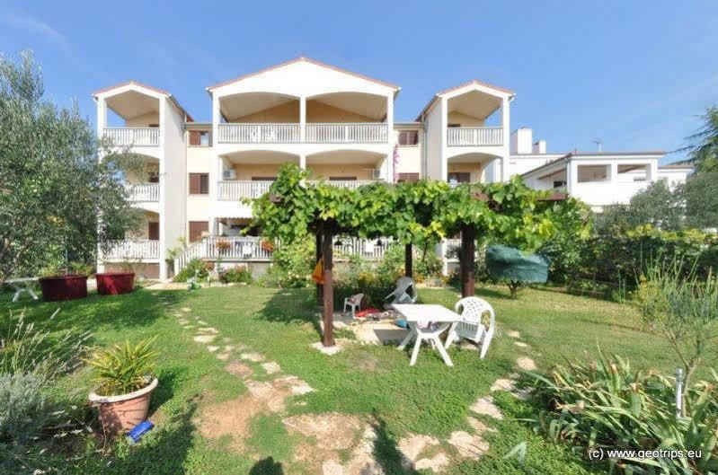 Adria Apartments Zara Esterno foto