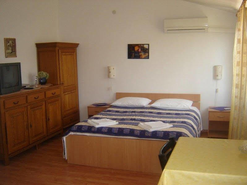 Adria Apartments Zara Esterno foto