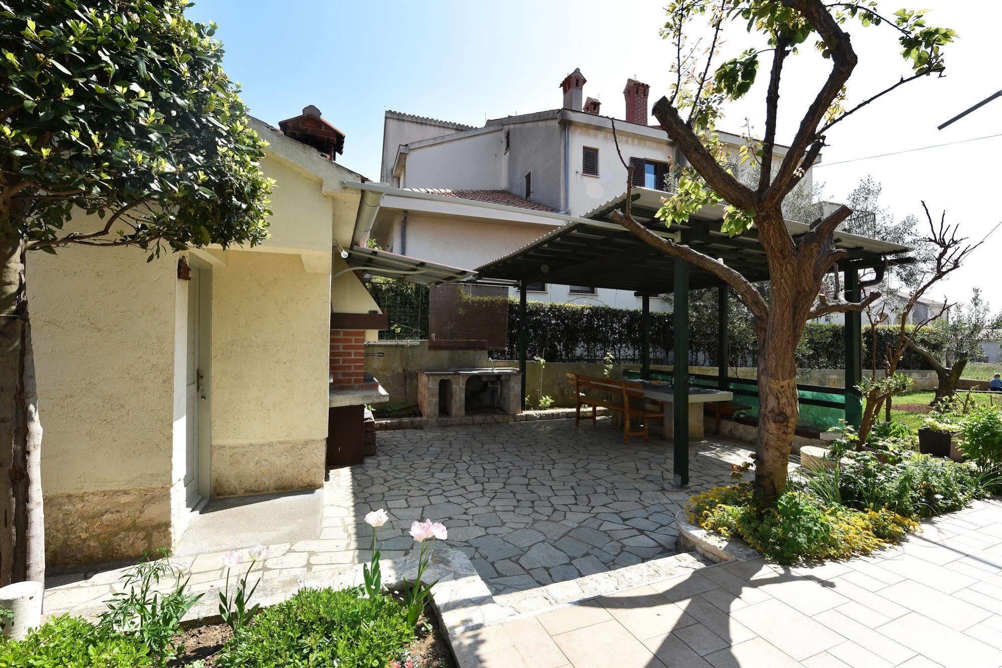 Adria Apartments Zara Esterno foto