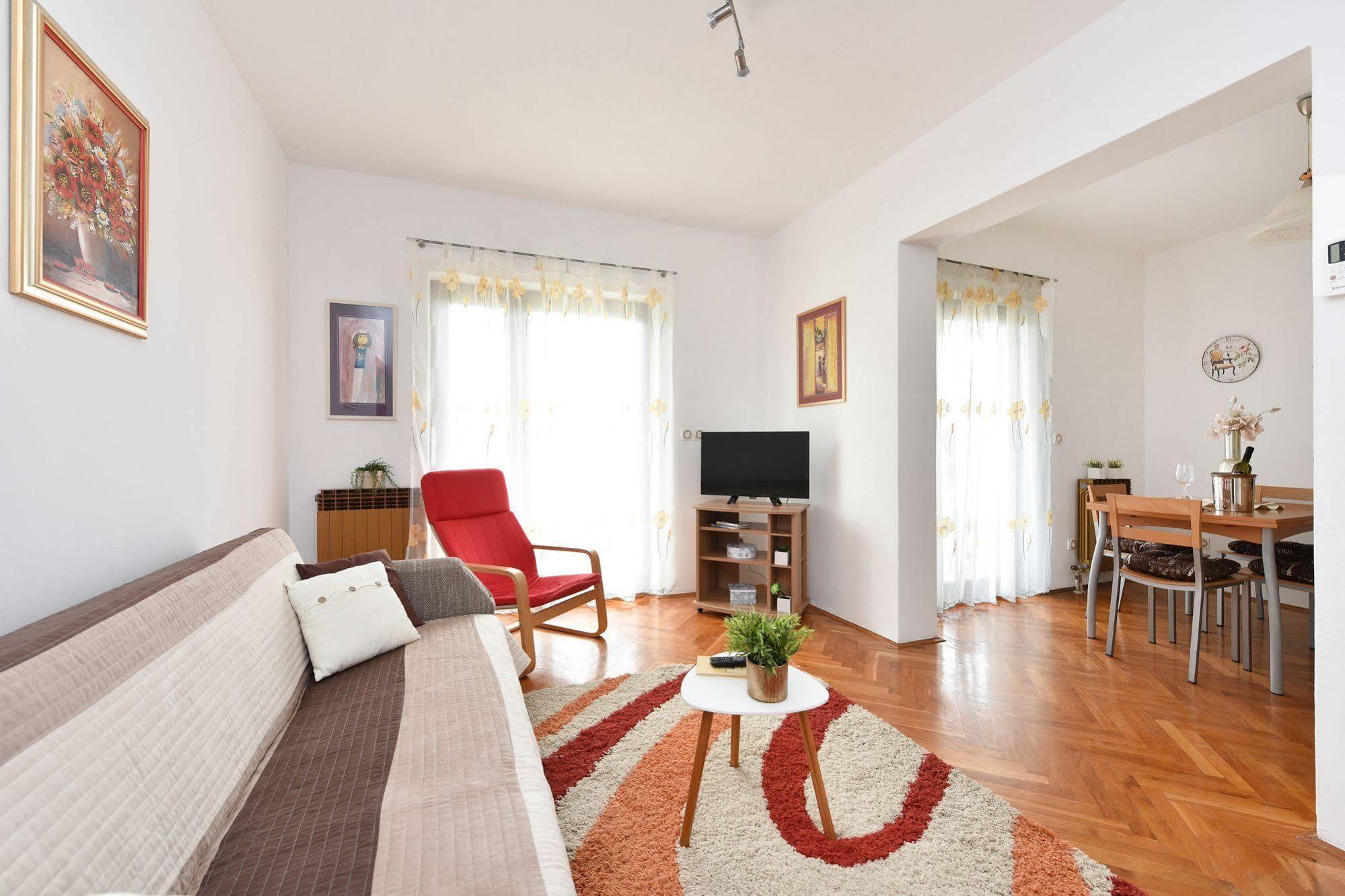 Adria Apartments Zara Esterno foto