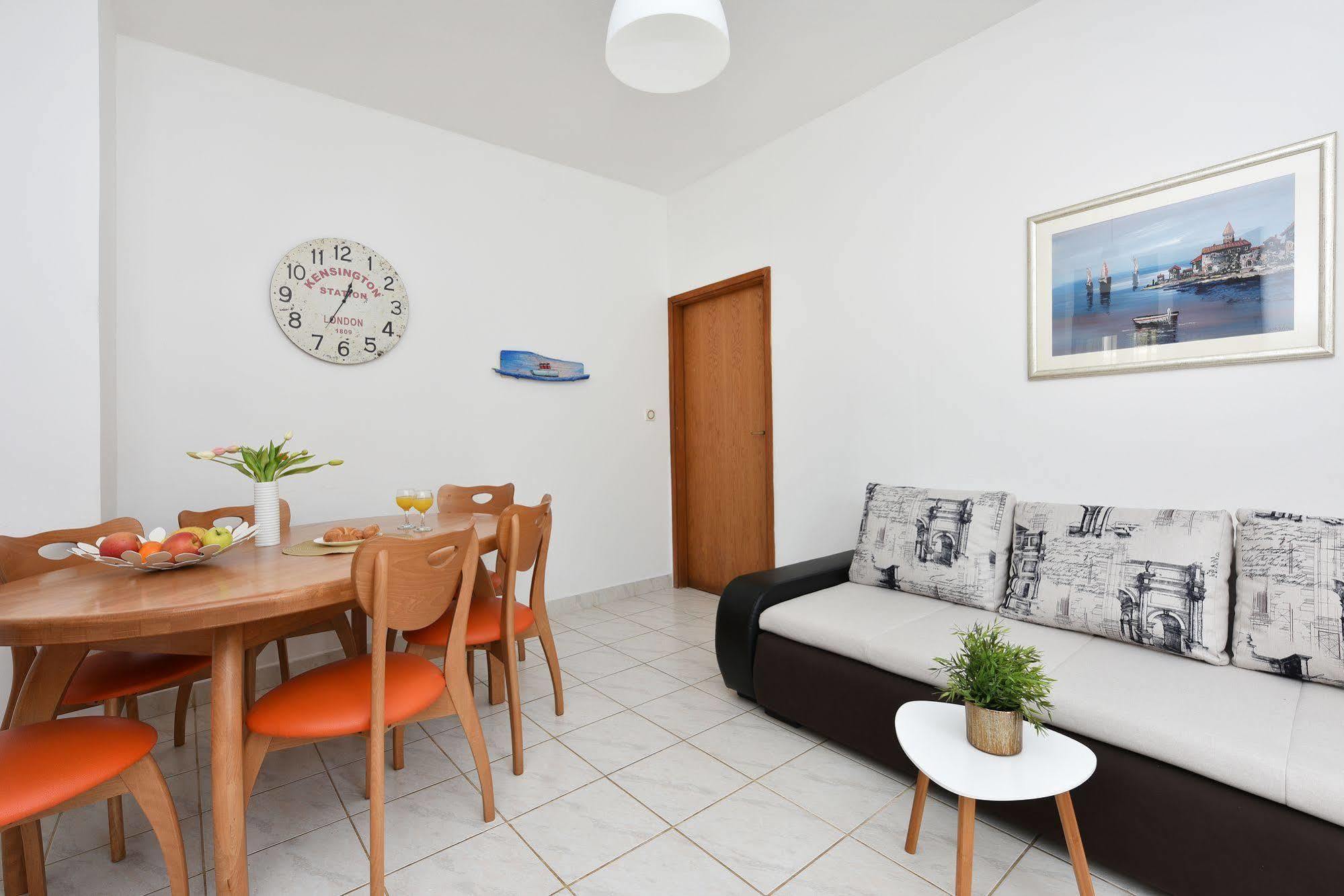 Adria Apartments Zara Esterno foto