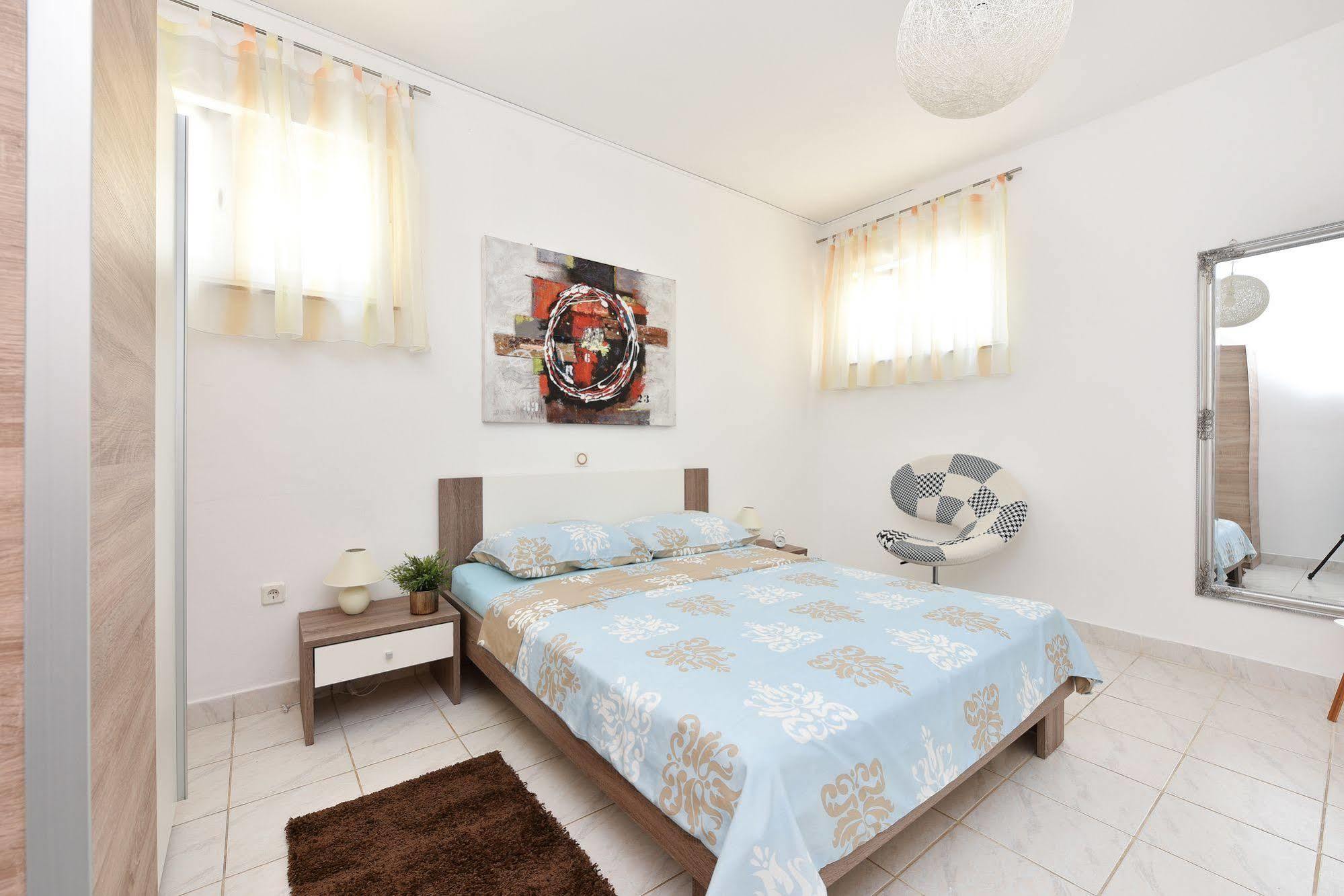 Adria Apartments Zara Esterno foto