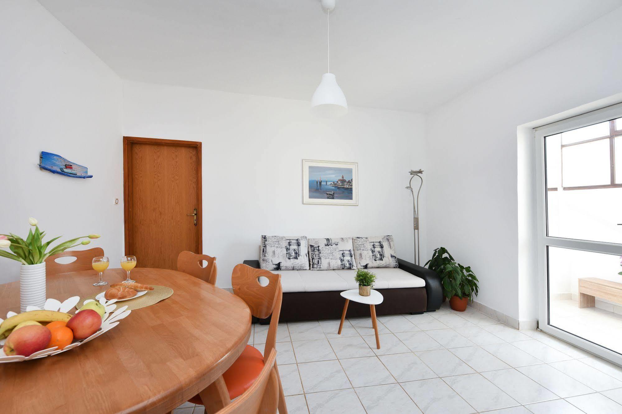 Adria Apartments Zara Esterno foto