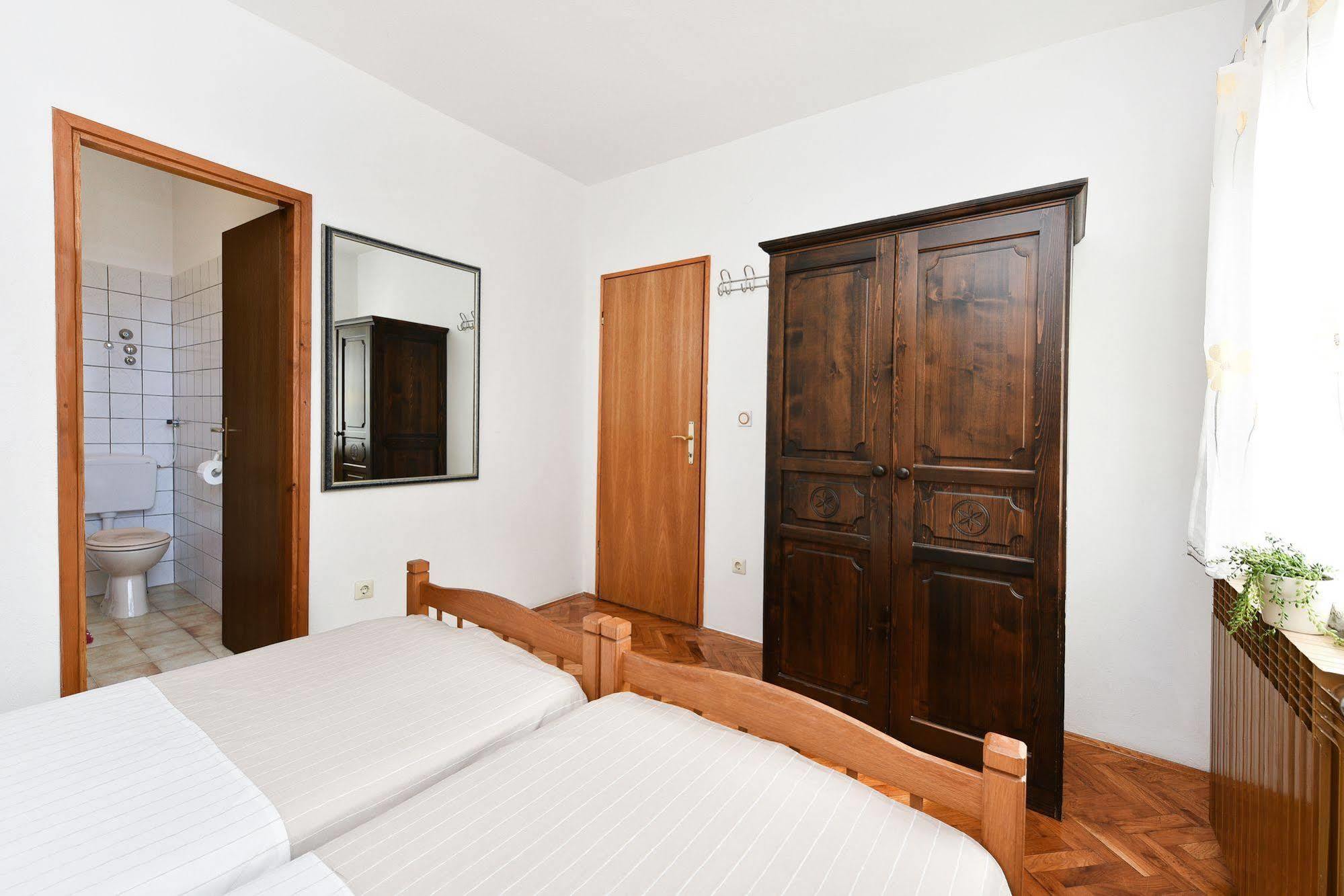 Adria Apartments Zara Esterno foto