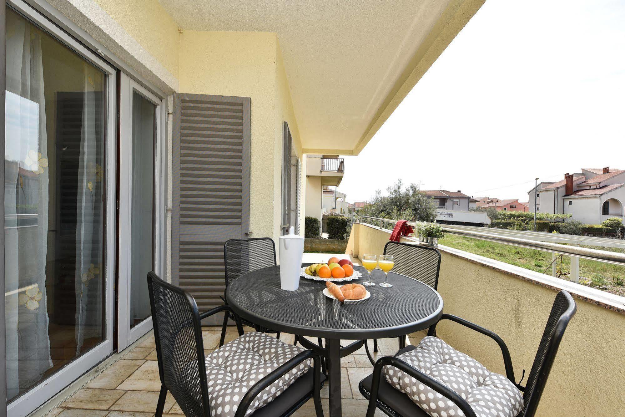 Adria Apartments Zara Esterno foto