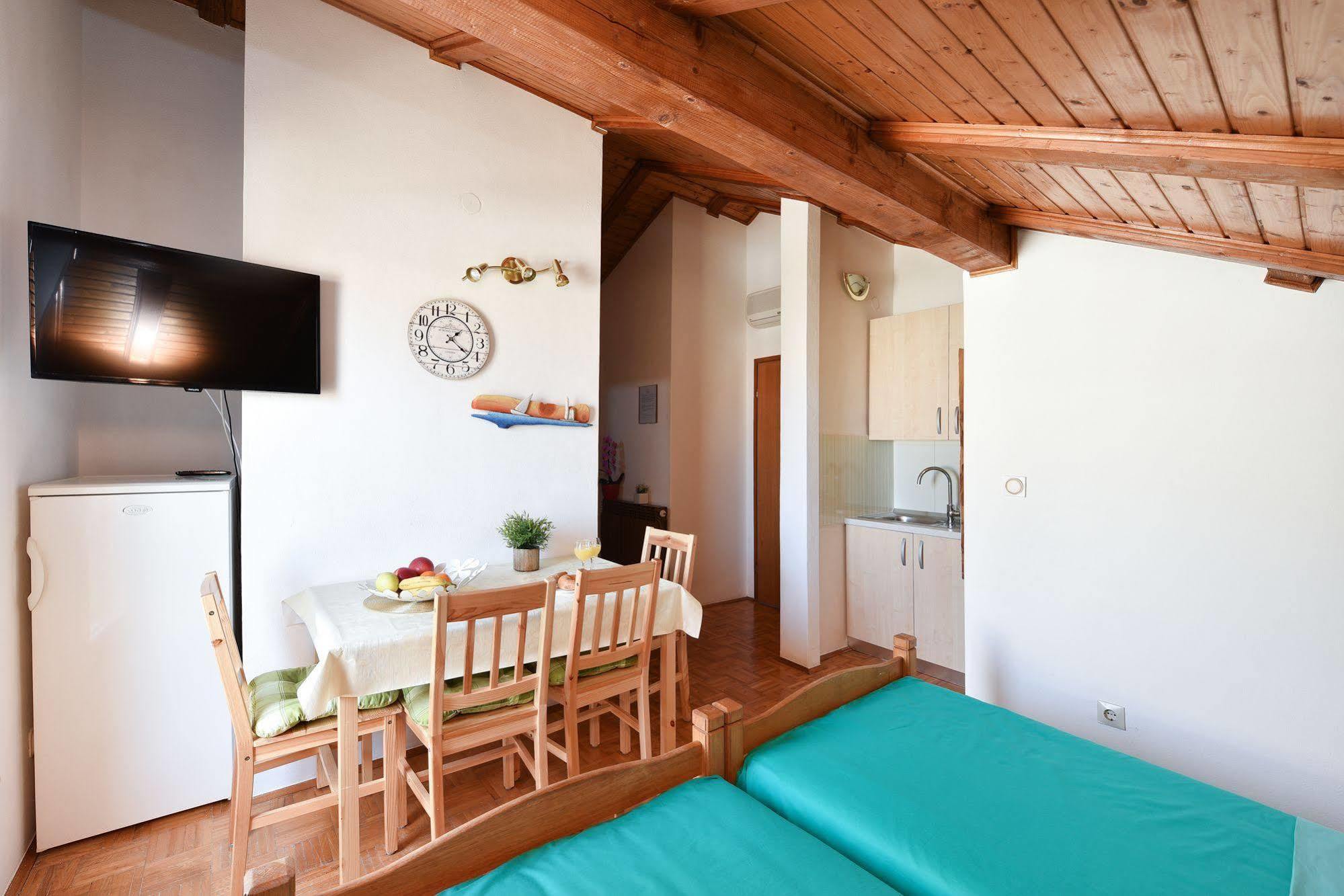 Adria Apartments Zara Esterno foto