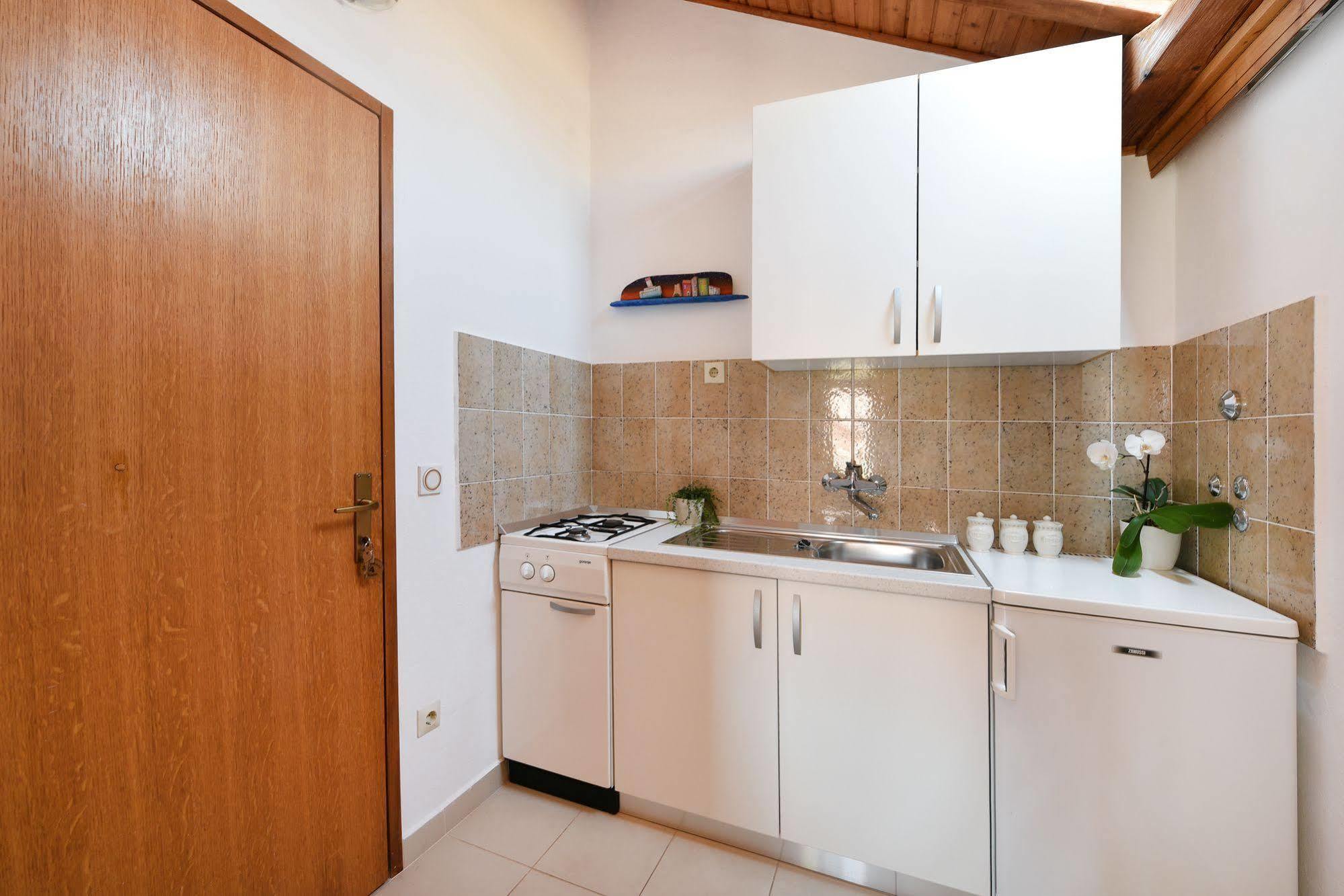 Adria Apartments Zara Esterno foto